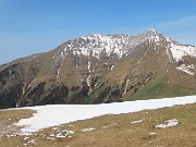 62 Neve in rapido scioglimento con vista in Menna